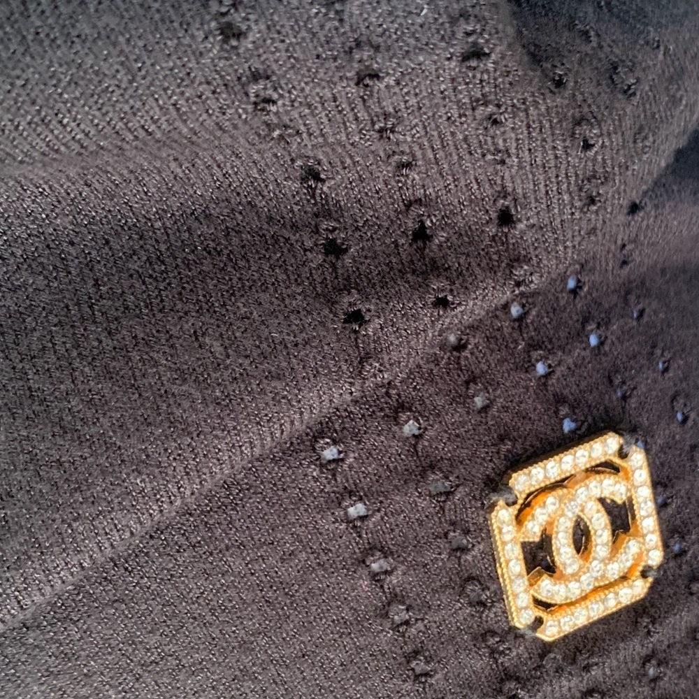 🆕 Luxury Chanel Style Black Knit Top with Gold Chain Detail 🆕 - Picture 7 of 11